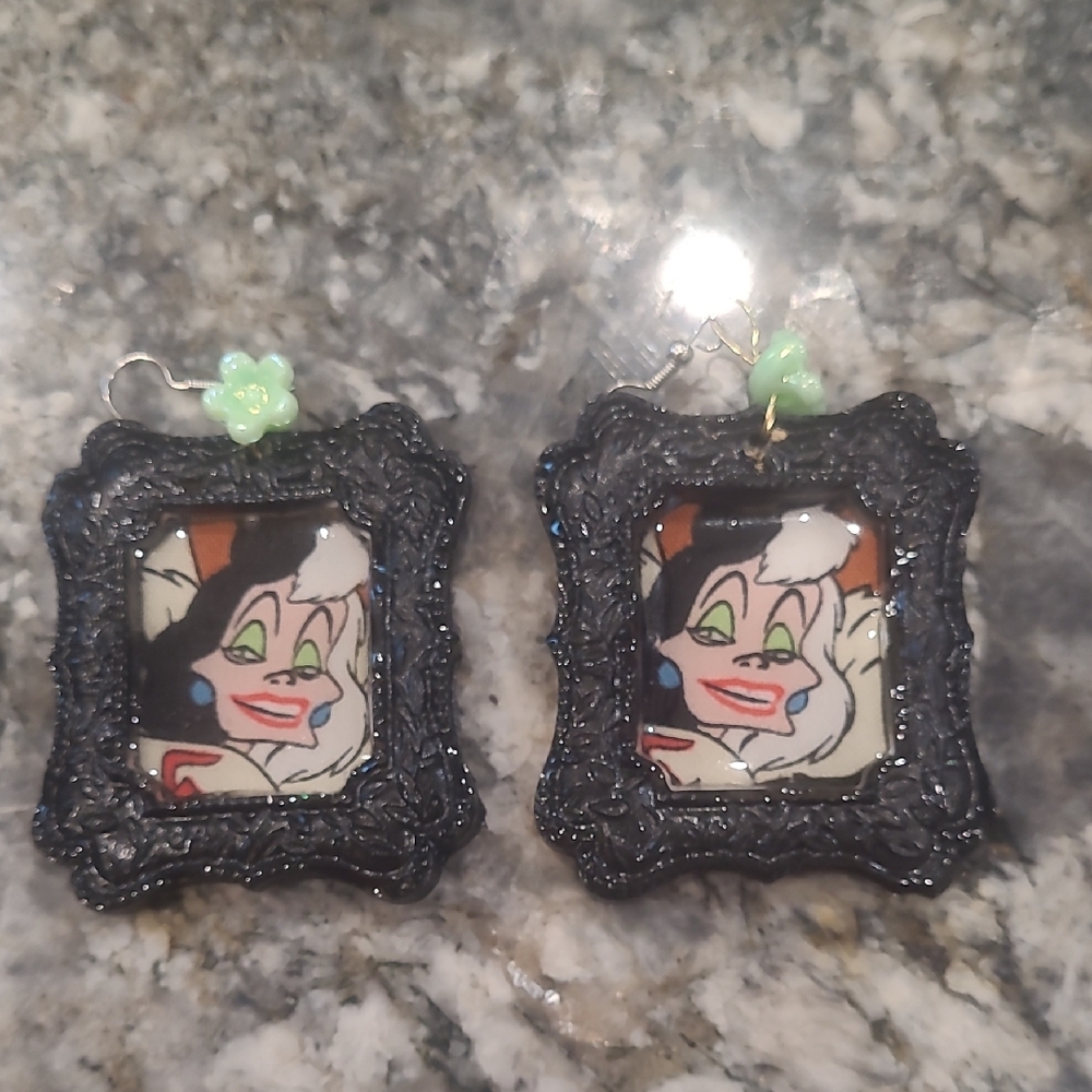Black and White Villian Framed Earrings